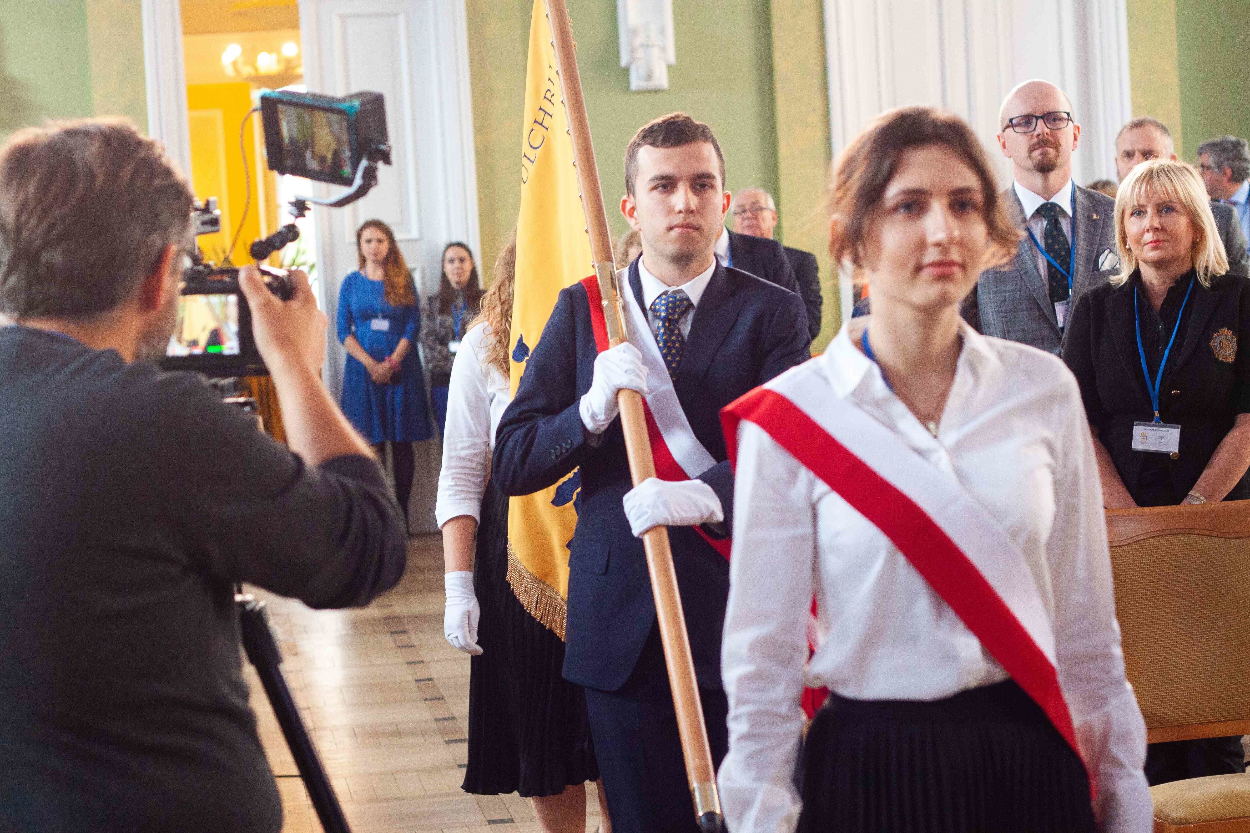 Pomóż nam wykształcić nowe elity