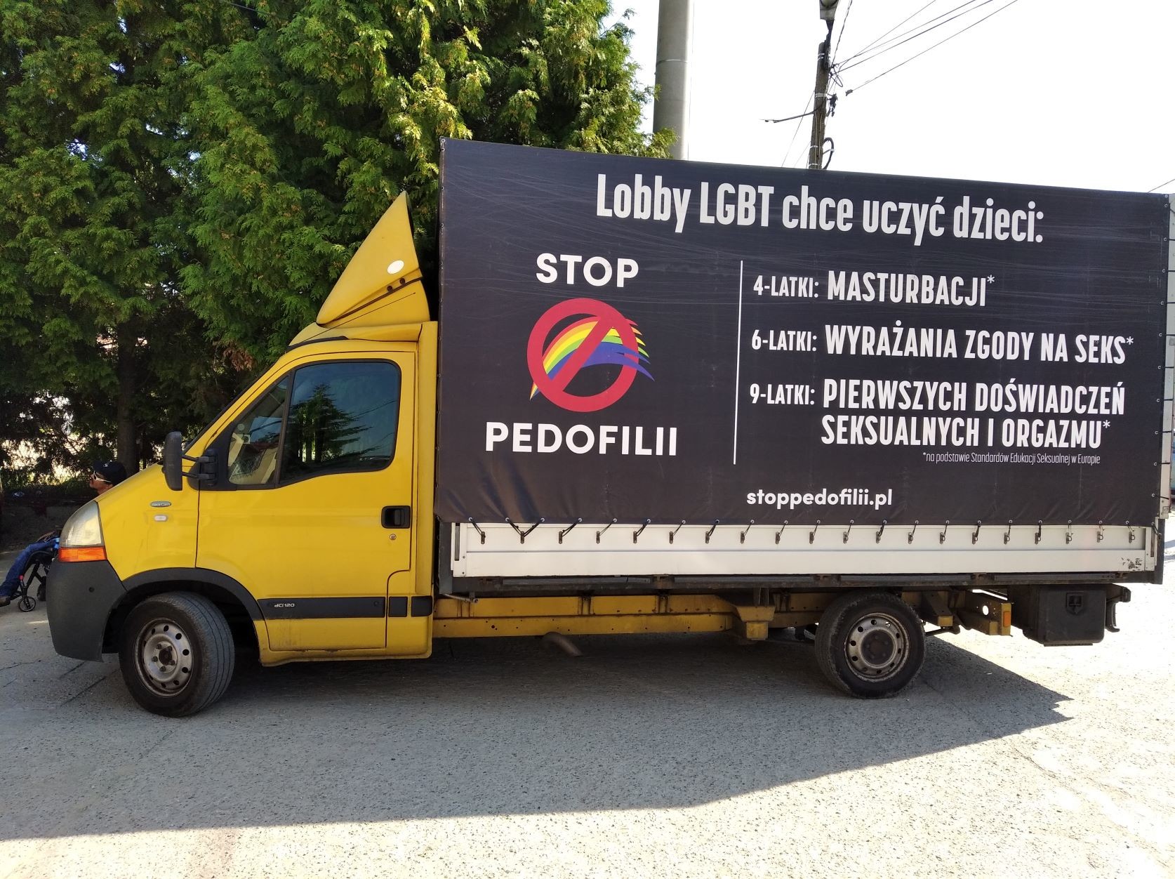 Zatankuj furgonetkę ostrzegającą przed deprawacją dzieci
